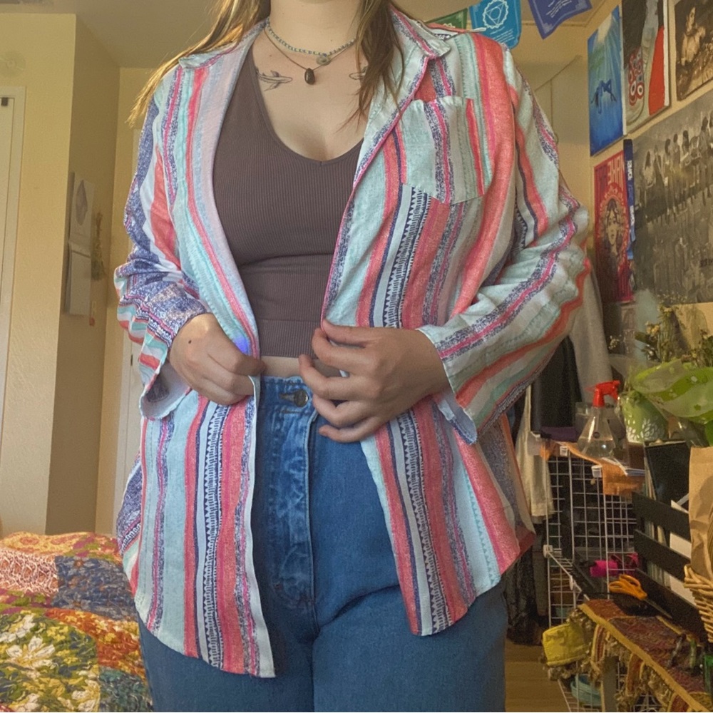 retro striped pastel button up! 🪩💟